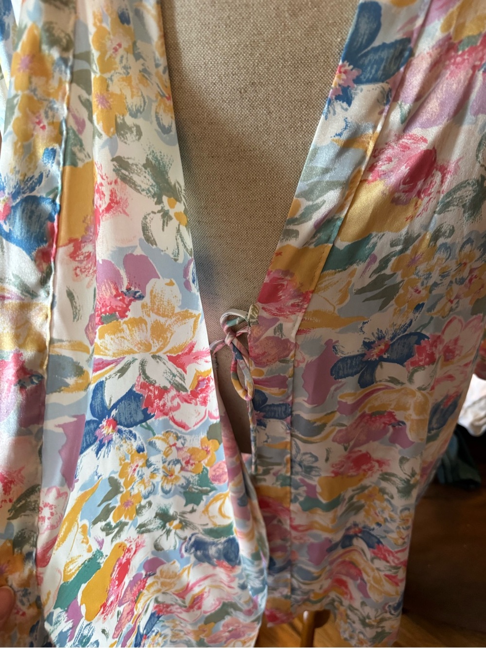 Vintage Pastel Robe - Picture 3 of 5